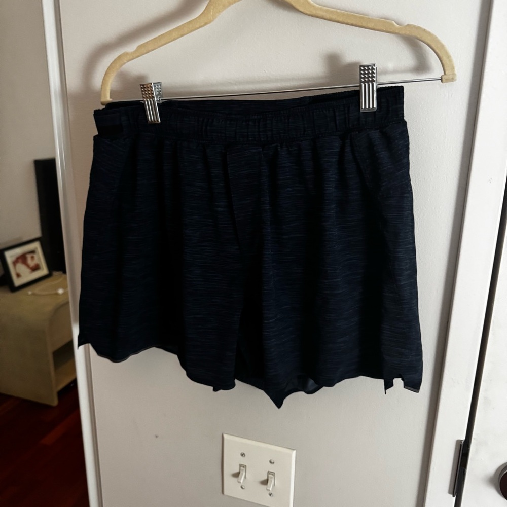 lululemon athletica Men's Dark Navy Heathered Lined Athletic Shorts - Picture 2 of 5